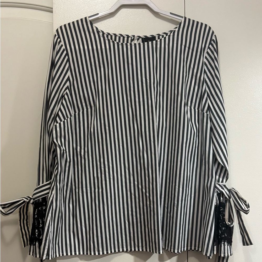 Worthington White and Gray Boxy Tie Front Blouse - Picture 3 of 8